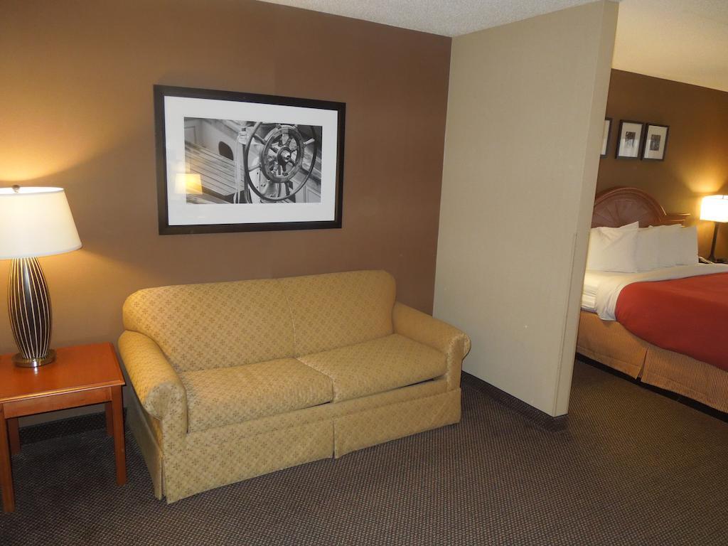 Country & By Radisson, Bel Air-aberdeen, Md